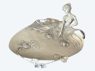 Attractive Art Nouveau-style pewter pocket (or business card tray)