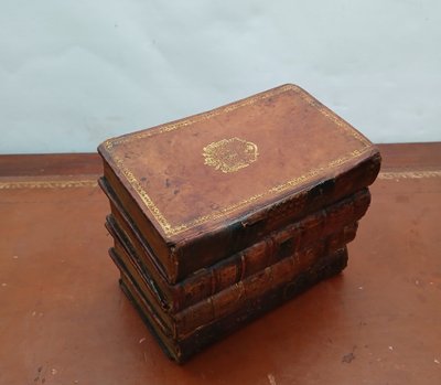 Cantina di liquori, trompe l'oeil.