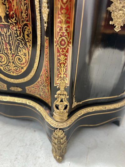 Armadio intarsiato in legno e ottone stile Boulle di Napoleone III del XIX secolo
