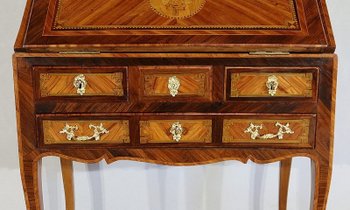  Scrivania media inclinata in legno pregiato, periodo Luigi XV - XVIII secolo