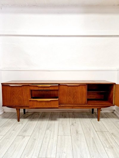 Credenza Stonehill in teak di metà secolo