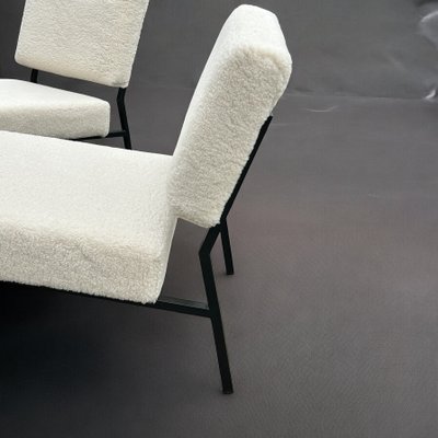 Coppia di sedie e ottomane o tabouret Années 60 Pierre Guariche - Poltrone