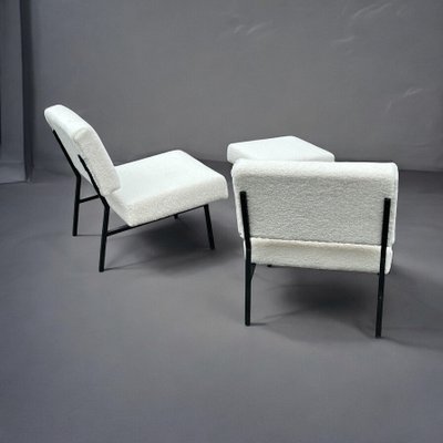Coppia di sedie e ottomane o tabouret Années 60 Pierre Guariche - Poltrone