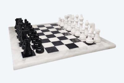 1970s Gorgeous Black and White Chess Set in Volterra Alabaster Handmade Made in Italy (Jeu d'échecs noir et blanc en albâtre de Volterra fait à la main)