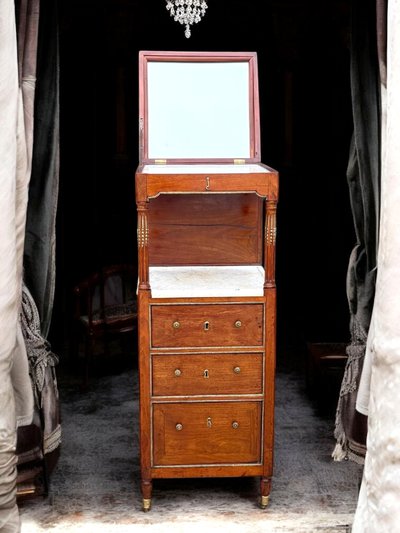 MEUBLE COIFFEUSE /BARBIERE EN ACAJOU XIXe AVEC DESSUS CUIR DECOUVRANT UN MIROIR
