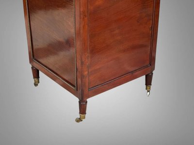 MEUBLE COIFFEUSE /BARBIERE EN ACAJOU XIXe AVEC DESSUS CUIR DECOUVRANT UN MIROIR