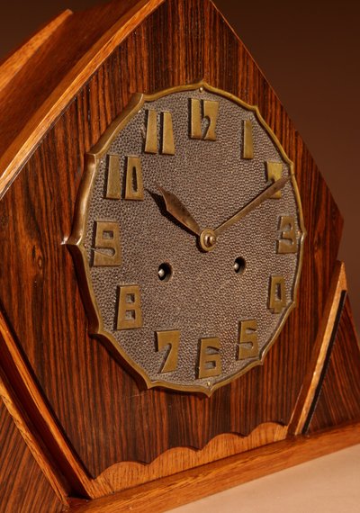 Exceptional and very elegant mantel clock, typical of the Amsterdam Art Deco school, in oak.