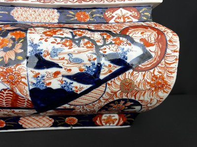 Imari porcelain planter, Japan late 19th century