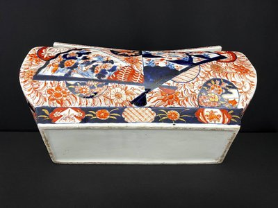 Imari porcelain planter, Japan late 19th century