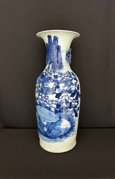 Grande vaso in porcellana bianca e blu, Cina, fine XIX - inizio XX secolo