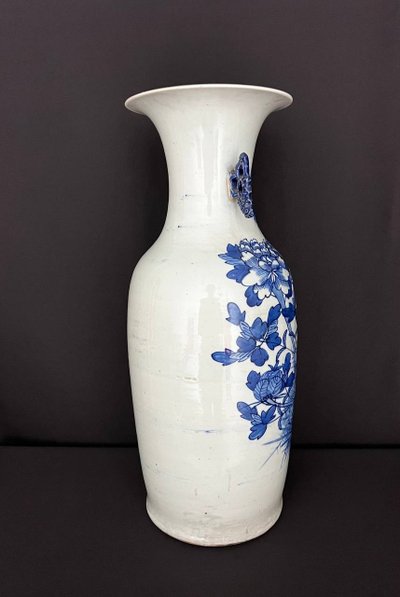 Grande vaso in porcellana bianca e blu, Cina, fine XIX - inizio XX secolo