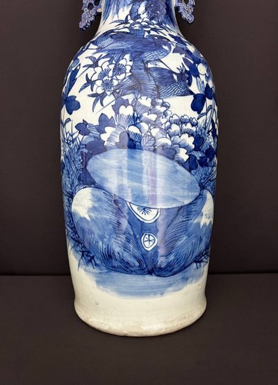 Grande vaso in porcellana bianca e blu, Cina, fine XIX - inizio XX secolo