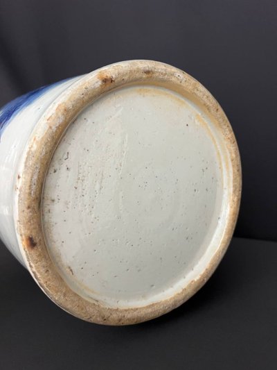 Grande vaso in porcellana bianca e blu, Cina, fine XIX - inizio XX secolo