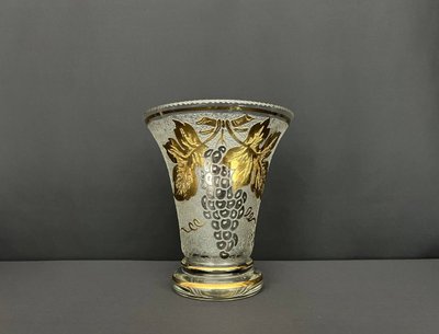 Vase en verre signé Adat – Style Art déco – Décor de grappes dorées en relief