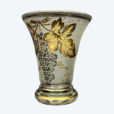 Vase en verre signé Adat – Style Art déco – Décor de grappes dorées en relief