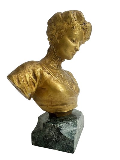 Lenormand, busto di donna in bronzo