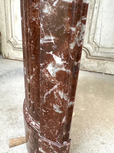 Mantello in marmo rosso in stile Luigi XVI della fine del XIX secolo