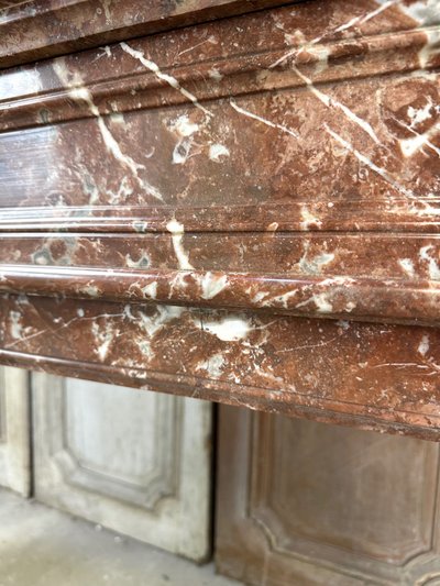 Mantello in marmo rosso in stile Luigi XVI della fine del XIX secolo