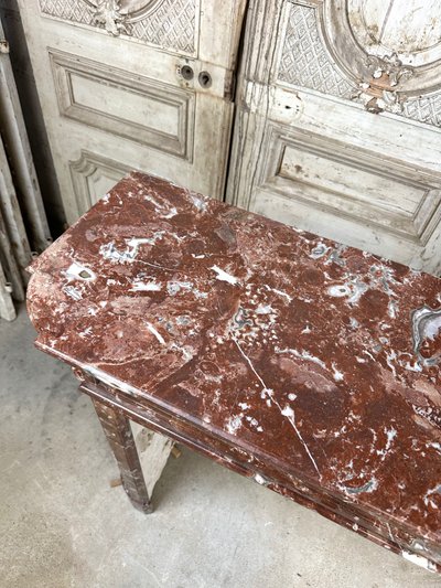 Mantello in marmo rosso in stile Luigi XVI della fine del XIX secolo