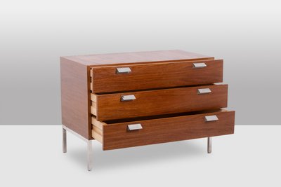 André Monpoix. Cassettone in teak con 3 cassetti. Circa 1960. LS6357708M
