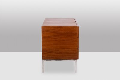 André Monpoix. Cassettone in teak con 3 cassetti. Circa 1960. LS6357708M