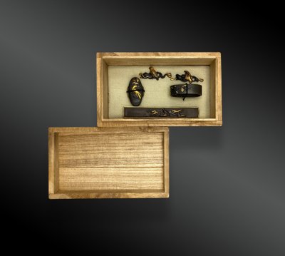 FUCHI KASHIRA, MENUKI, KOZUKA SET Giappone, fine XIX secolo