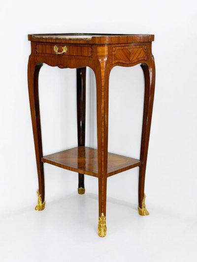 19th CENTURY GOLDEN BRONZE MARQUET SADDLE WITH MARBLE TOP