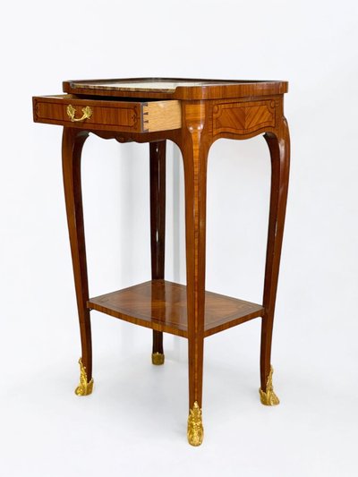 19th CENTURY GOLDEN BRONZE MARQUET SADDLE WITH MARBLE TOP