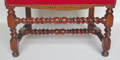 Fauteuil en  noyer, XVIIe siècle.  