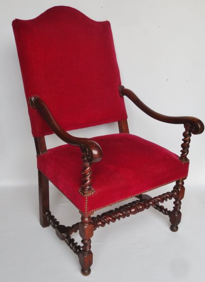 Fauteuil en  noyer, XVIIe siècle.  