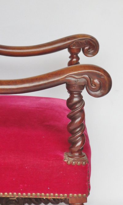 Fauteuil en  noyer, XVIIe siècle.  