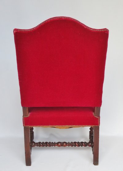 Fauteuil en  noyer, XVIIe siècle.  