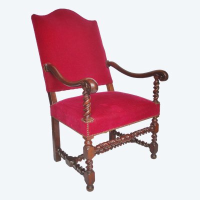 Fauteuil en  noyer, XVIIe siècle.  