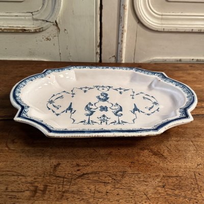 Piatto ovale in terracotta di Moustiers nei toni del blu
