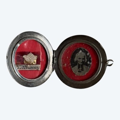 Reliquaire portatif en argent double face de saint Jean-Marie Vianney