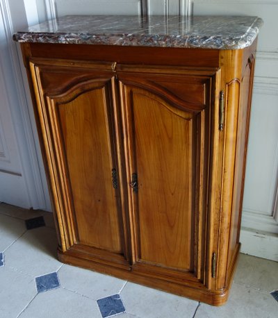 Louis XV period small hunting buffet in walnut woodwork