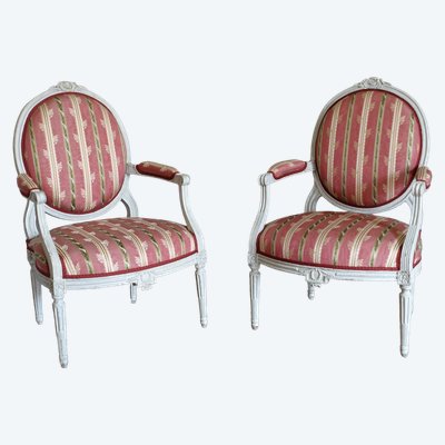 Pair of Louis XVI period "à la reine" armchairs with medallion backs