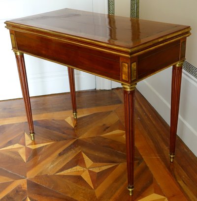 Table à jeux Louis XVI en acajou