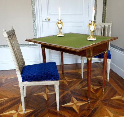 Table à jeux Louis XVI en acajou