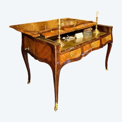Jean-Baptiste Tuart Wichtiger mechanischer Schreibtisch mit floraler Marketerie, Louis XV-Epoche