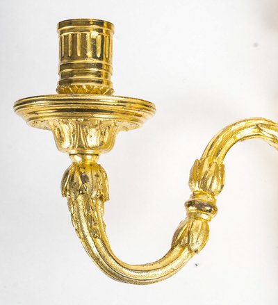 Paire d’Appliques de style Louis XVI en Bronze Ciselé et Doré à Deux Bras de Lumières vers 1820