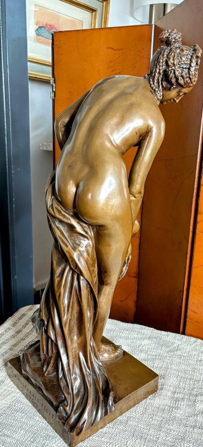 Elegant bronze Venus, signed Allegrain and cast by Barbedienne - 56 cm of classic sensuality