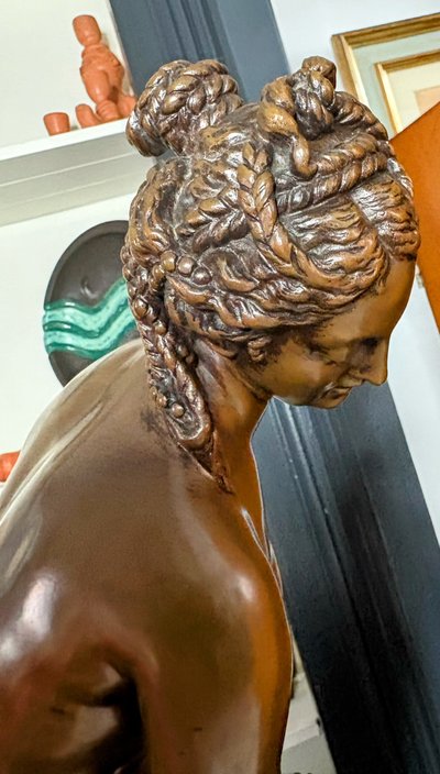 Elegant bronze Venus, signed Allegrain and cast by Barbedienne - 56 cm of classic sensuality