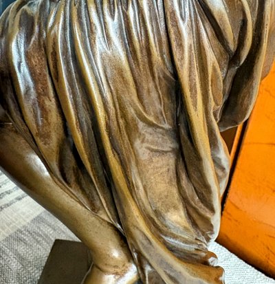 Elegant bronze Venus, signed Allegrain and cast by Barbedienne - 56 cm of classic sensuality