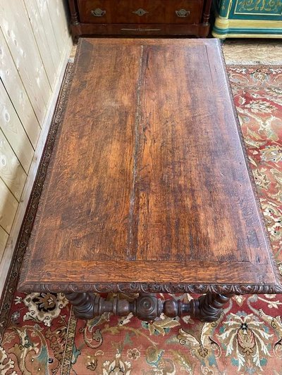 Tischstichschung im Platian Style Louis XIII in zwei Eichen -Drawer -Eichen