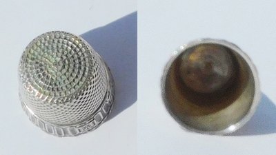 Antike Nähutensilien aus Sterlingsilber Ende des 19. Jahrhunderts Fingerhutschere Etui Nadeln