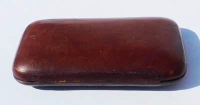 Antike Nähutensilien aus Sterlingsilber Ende des 19. Jahrhunderts Fingerhutschere Etui Nadeln
