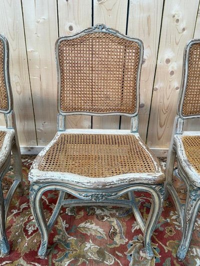 Suite de 4 chaises cannées de style Louis XV rechampi 