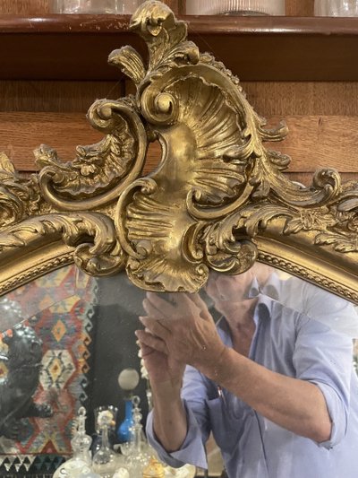 Miroir d’époque Napoléon III en bois doré de style Louis XV 