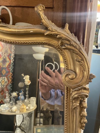 Miroir d’époque Napoléon III en bois doré de style Louis XV 